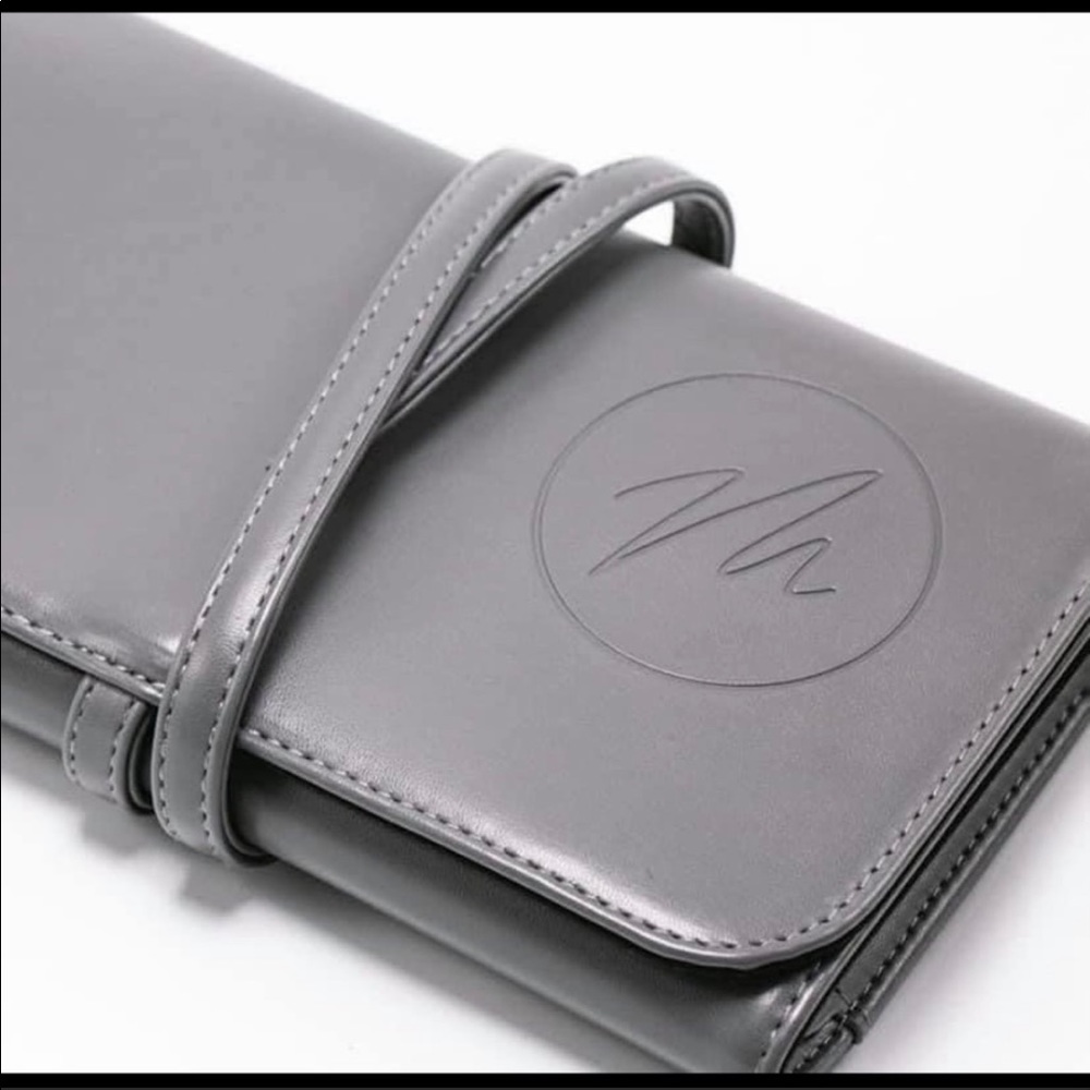 NEW! Maskcara Beauty / SEINT Brush case holder